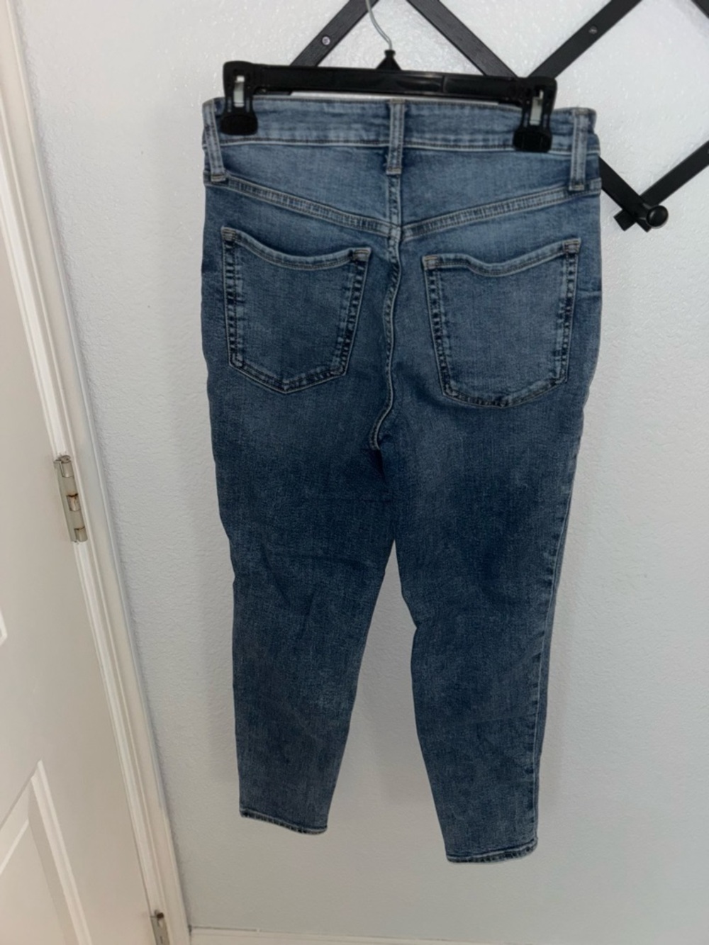 Old Navy O.G. Straight Jeans Size 2 Medium Wash High Rise Straight Leg Stretch - Picture 3 of 4